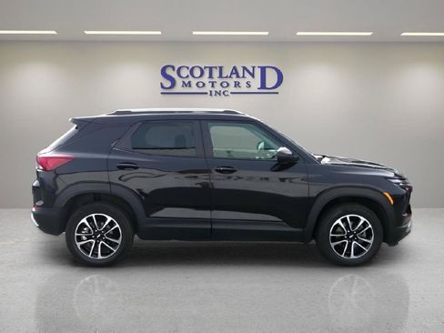 Used 2025 Chevrolet TrailBlazer LT AWD/4WD image 5
