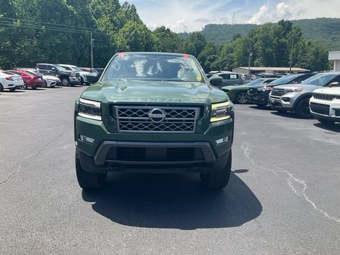 Used 2023 Nissan Frontier SV w/ SV Premium Package AWD/4WD image 2
