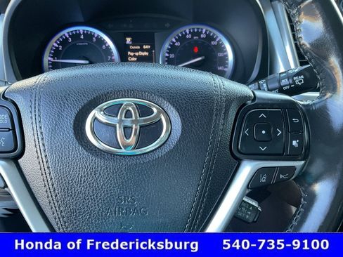 Used 2018 Toyota Highlander XLE AWD/4WD image 31