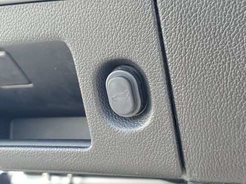 Used 2017 GMC Yukon SLT w/ Open Road Package image 10