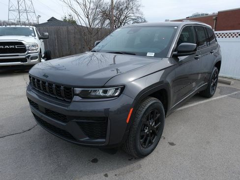 New 2026 Jeep Grand Cherokee Altitude AWD/4WD image 12