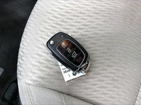 Used 2017 Hyundai Santa Fe Sport FWD image 10