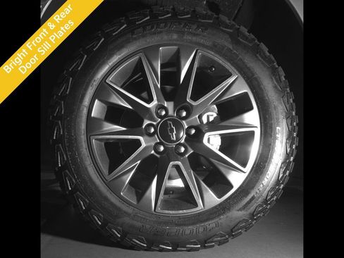 Used 2023 Chevrolet Suburban Z71 w/ Luxury Package AWD/4WD image 26