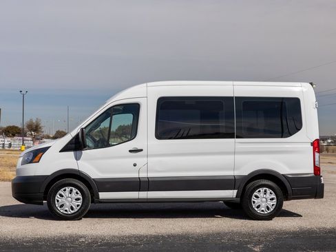 Used 2018 Ford Transit 150 XL image 4