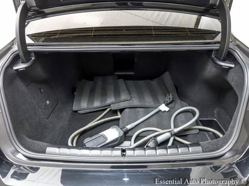 Used 2023 BMW i7 xDrive60 w/ Parking Assistance Package image 29