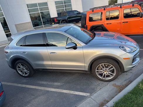 Used 2021 Porsche Cayenne S image 5