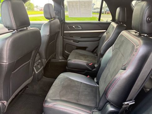 Used 2019 Ford Explorer XLT w/ Equipment Group 202A AWD/4WD image 34