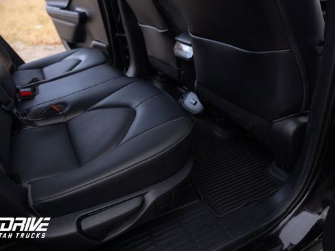 Used 2021 Toyota Highlander XLE image 18