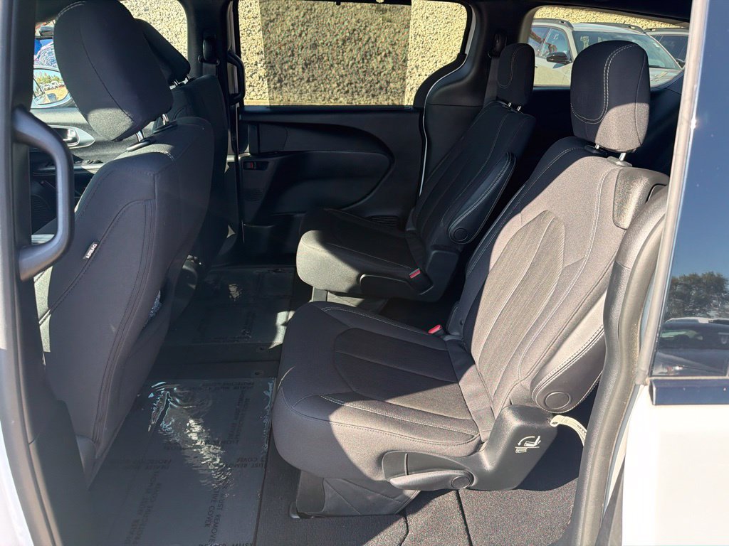 Used 2019 Chrysler Pacifica Touring Plus w/ S Appearance Package FWD image 13