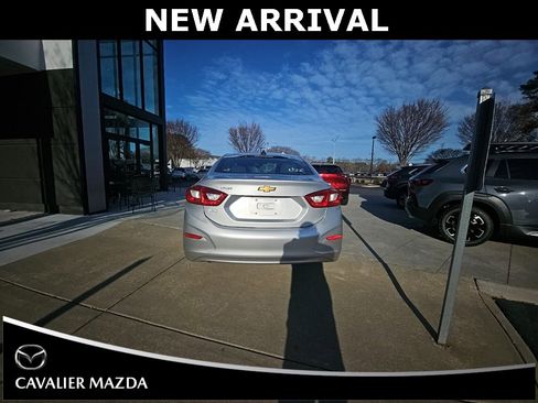 Used 2018 Chevrolet Cruze LS image 4