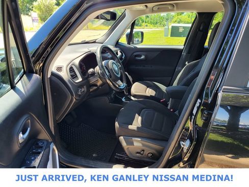 Used 2018 Jeep Renegade Latitude w/ Cold Weather Group AWD/4WD image 13