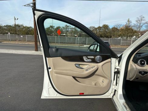 Used 2015 Mercedes-Benz C 300 4MATIC Sedan image 11