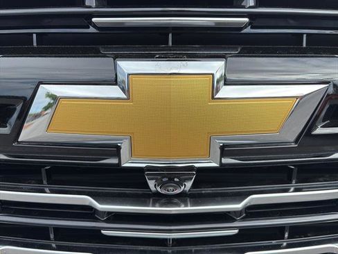 New 2026 Chevrolet Suburban High Country AWD/4WD image 11