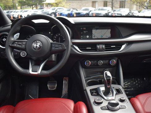 Used 2022 Alfa Romeo Stelvio Veloce AWD/4WD image 11