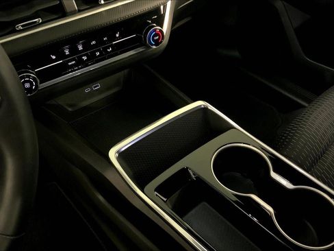 Used 2025 Chevrolet Equinox LT AWD/4WD image 17