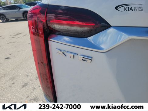 Used 2023 Cadillac XT6 Luxury w/ LPO, Premium Carpet Package FWD image 10