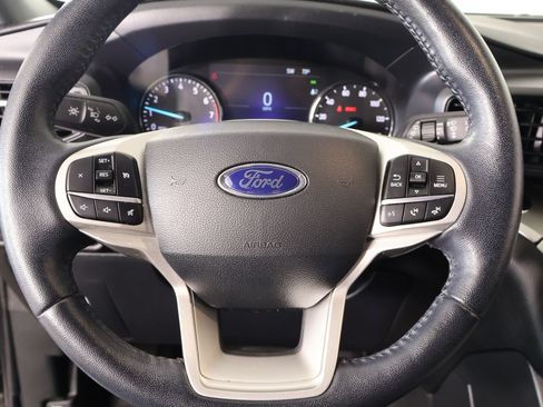 Used 2022 Ford Explorer XLT RWD image 3
