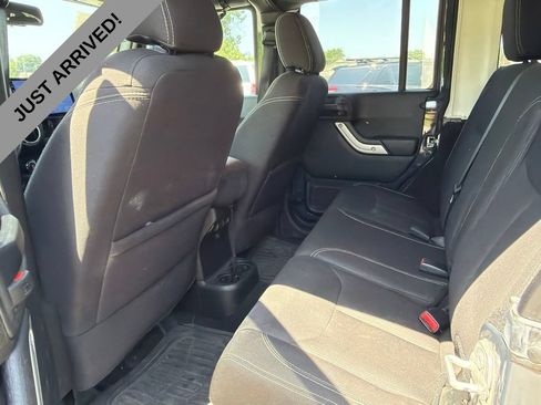 Used 2018 Jeep Wrangler Unlimited Rubicon AWD/4WD image 9