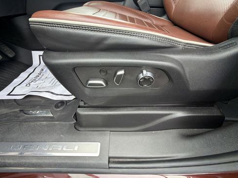 Used 2023 GMC Yukon XL Denali Ultimate w/ LPO, Floor Liner Package AWD/4WD image 18