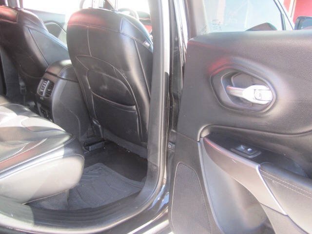 Used 2019 Jeep Cherokee Limited AWD/4WD image 15