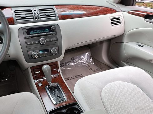 Used 2009 Buick Lucerne CX FWD image 34
