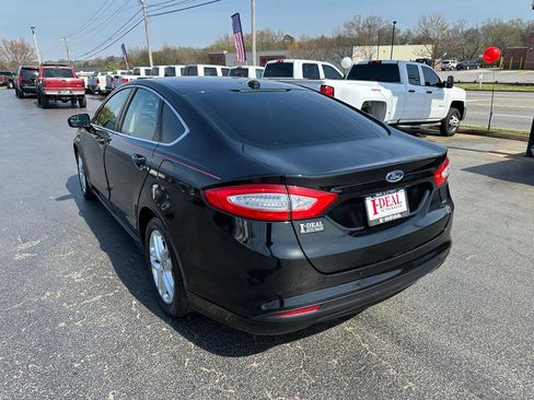 Used 2016 Ford Fusion SE w/ Equipment Group 202A image 2