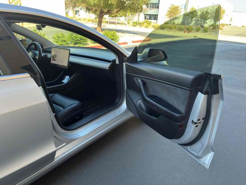 Used 2018 Tesla Model 3 Long Range RWD image 38