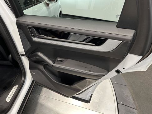 Certified 2025 Porsche Cayenne image 38