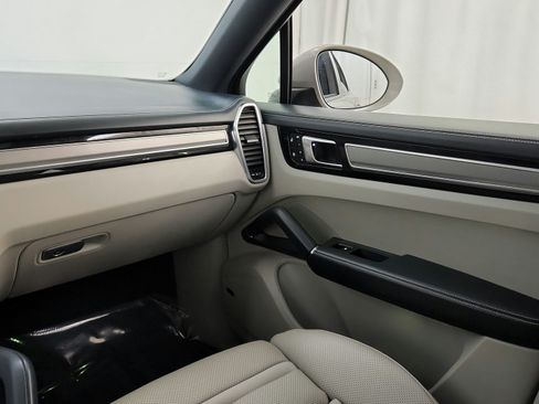 Used 2023 Porsche Cayenne Platinum Edition AWD/4WD image 23