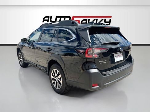 Used 2025 Subaru Outback Premium AWD/4WD image 5