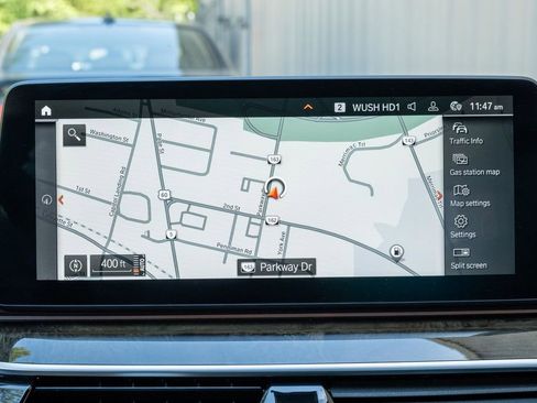 Used 2022 BMW 530i xDrive w/ Premium Package AWD/4WD image 21