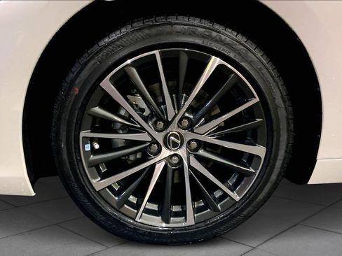 New 2025 Lexus ES 350 w/ Premium Package image 11