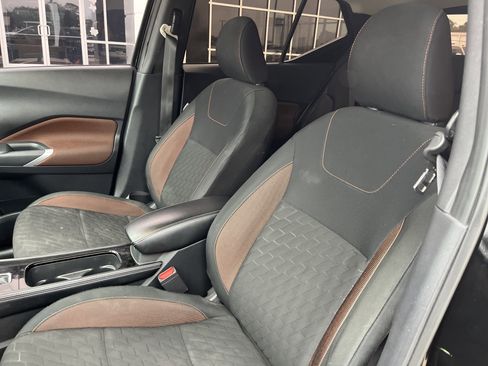 Used 2024 Nissan Kicks SR image 9