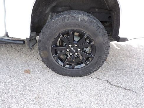 Used 2022 GMC Canyon AT4 image 9