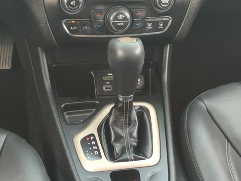 Used 2018 Jeep Cherokee Limited image 15