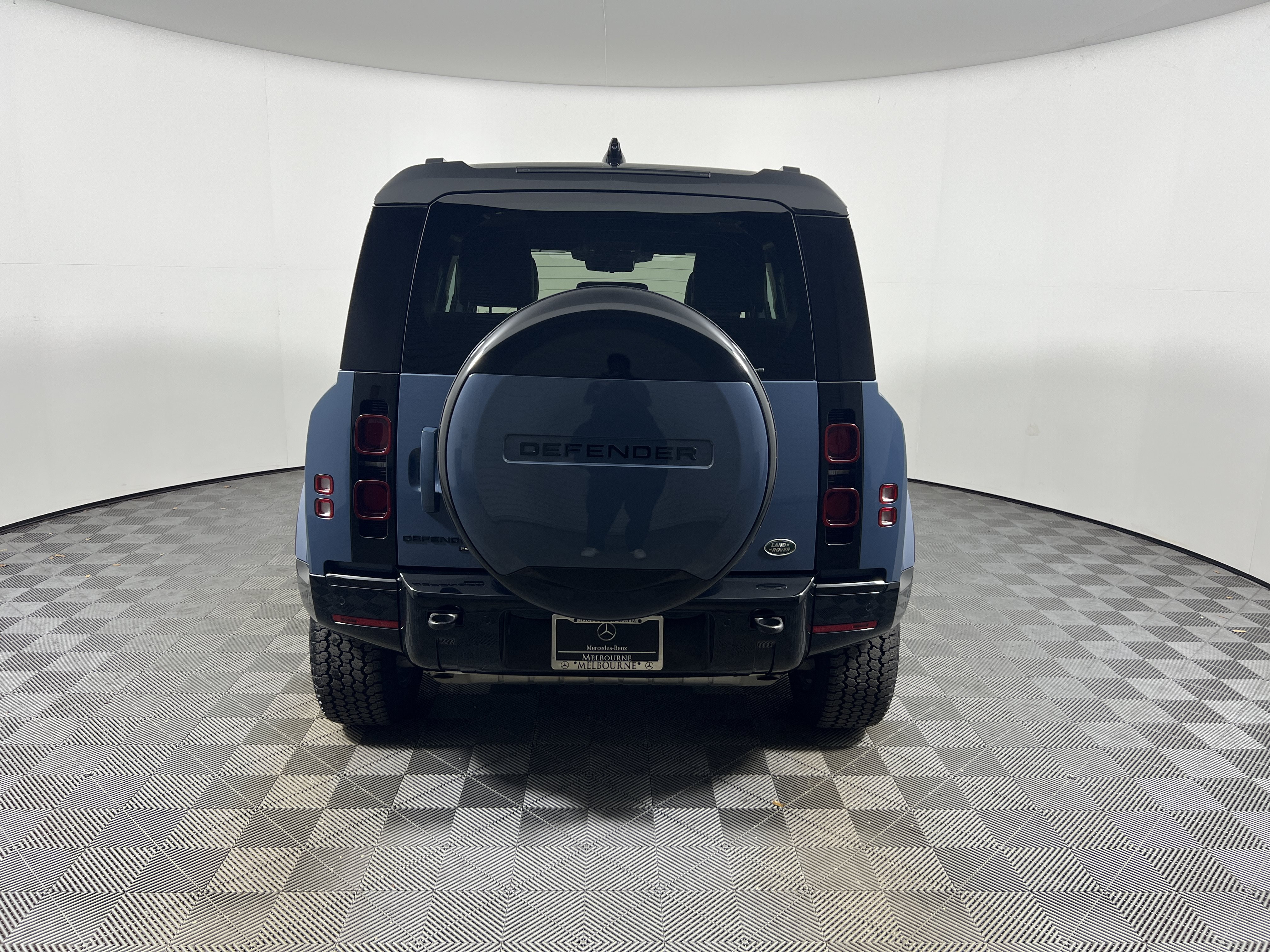 Used 2022 Land Rover Defender 90 X-Dynamic SE AWD/4WD image 4