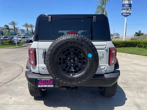 New 2026 Ford Bronco Badlands w/ Sasquatch Package AWD/4WD image 4