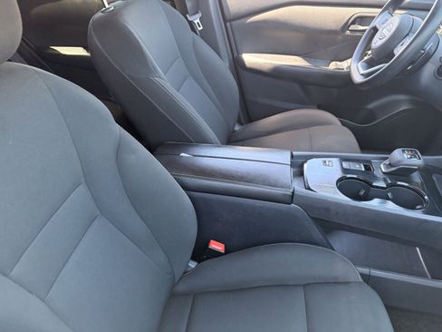 Used 2024 Nissan Rogue S FWD image 10