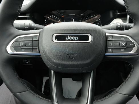 Certified 2025 Jeep Compass Limited AWD/4WD image 16
