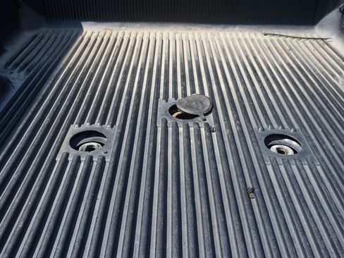 Used 2017 Nissan Titan SV RWD image 17