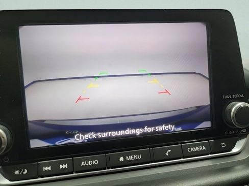 Used 2022 Nissan Rogue SV image 3