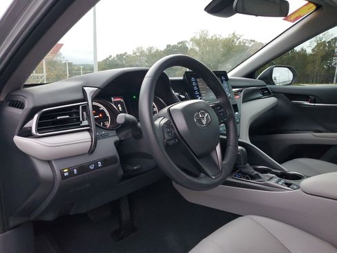 Used 2024 Toyota Camry SE image 15