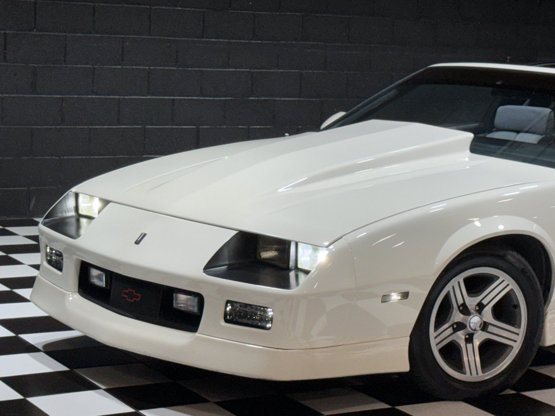 Used 1989 Chevrolet Camaro IROC-Z RWD image 4