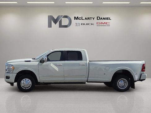 Used 2024 RAM 3500 Limited AWD/4WD image 2