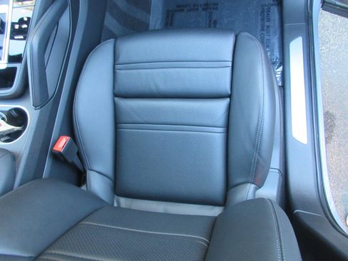 Used 2023 Porsche Cayenne image 31