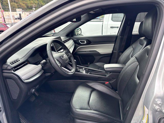 Used 2025 Jeep Compass Limited AWD/4WD image 5