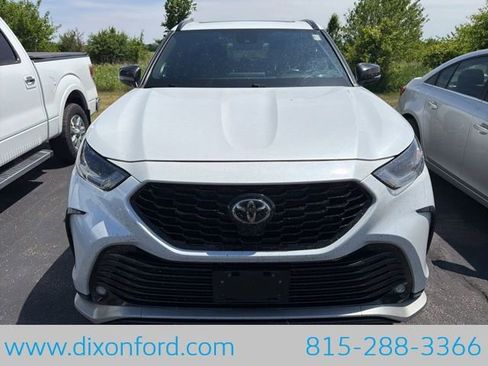 Used 2022 Toyota Highlander XSE AWD/4WD image 9