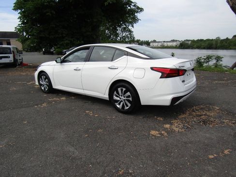 Used 2024 Nissan Altima 2.5 S FWD image 31