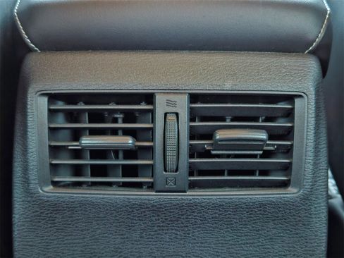 Used 2023 Mitsubishi Outlander SE image 23