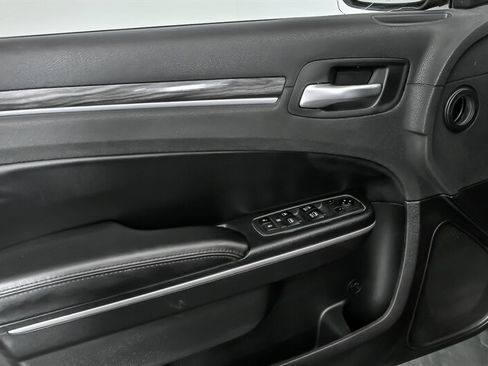 Used 2019 Chrysler 300 Touring RWD image 14